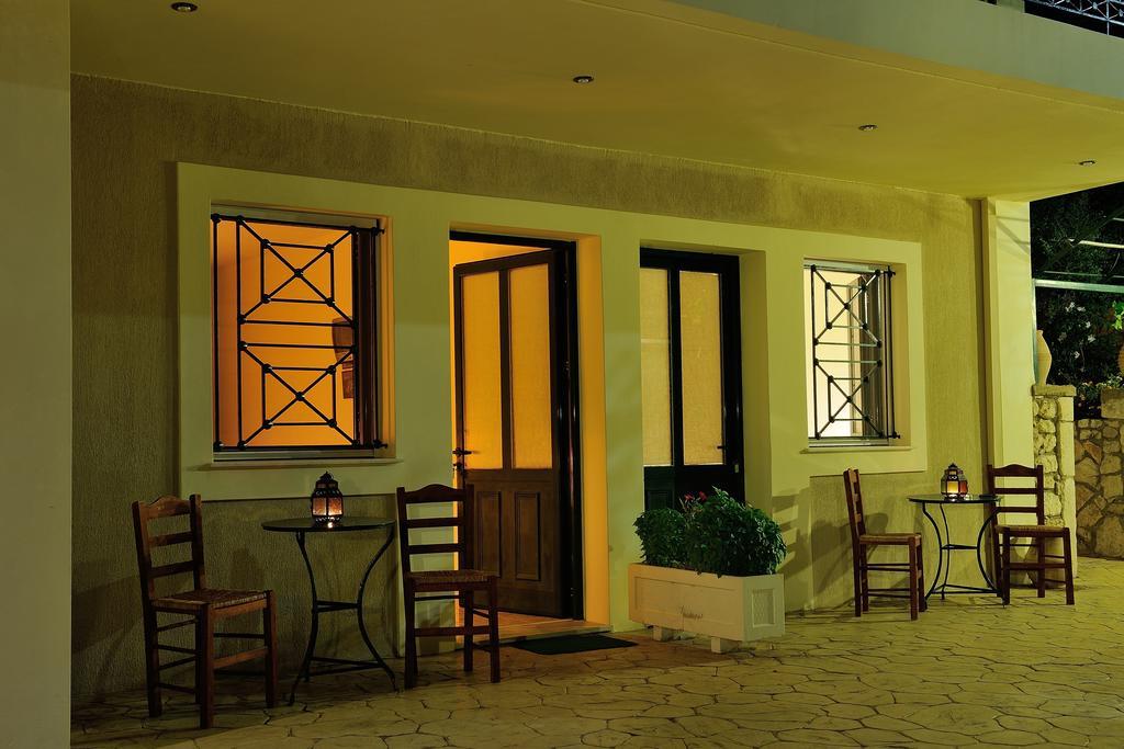 Evianna Studios Mousata Luaran gambar